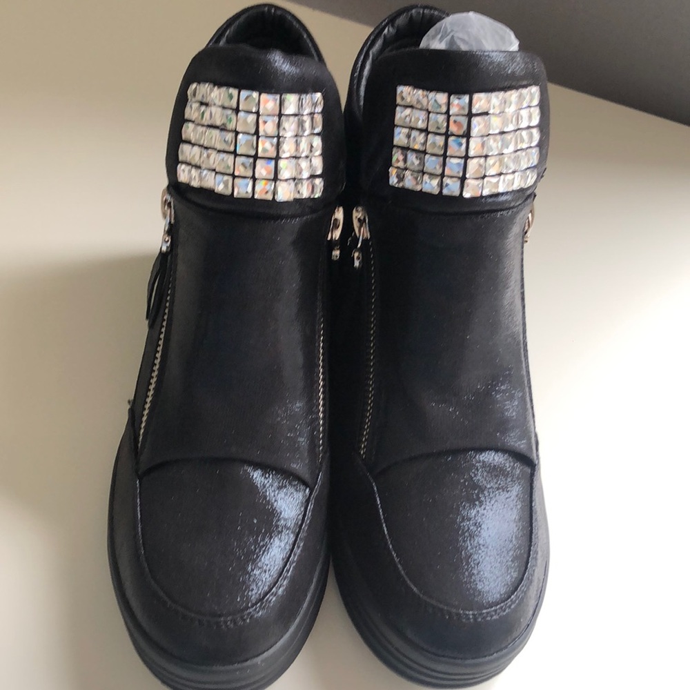 Leather sneakers
